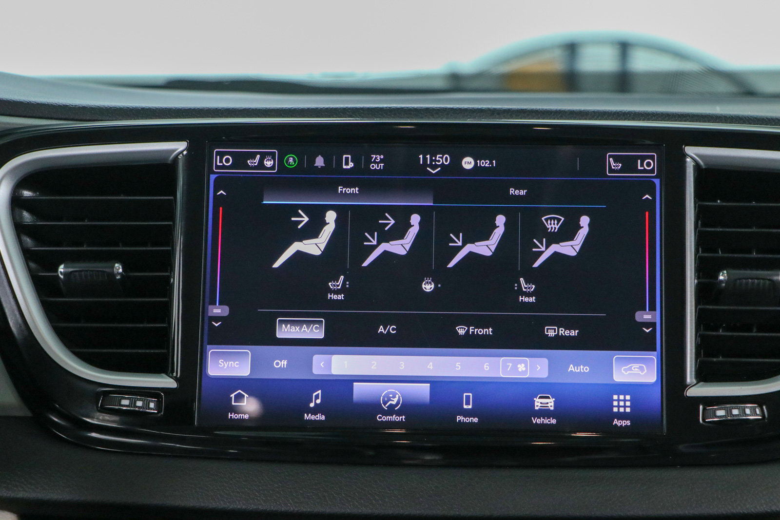Used 2024 Chrysler Pacifica Touring-L FWD image 19