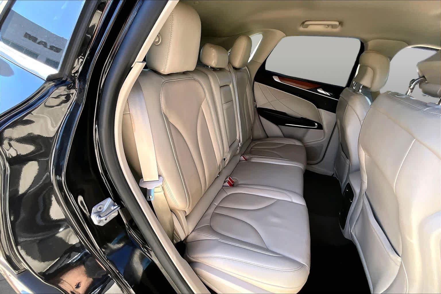 Used 2019 Lincoln MKC Select w/ Select Plus Package FWD image 17