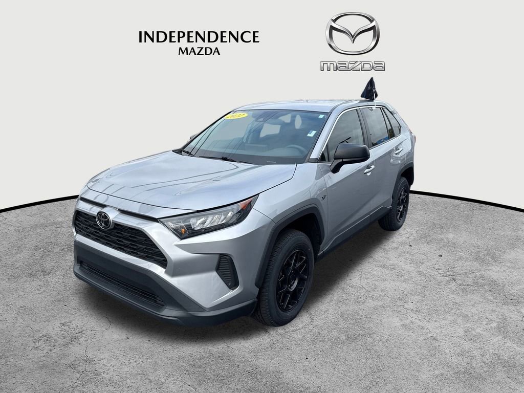 Used 2022 Toyota RAV4 LE image 7