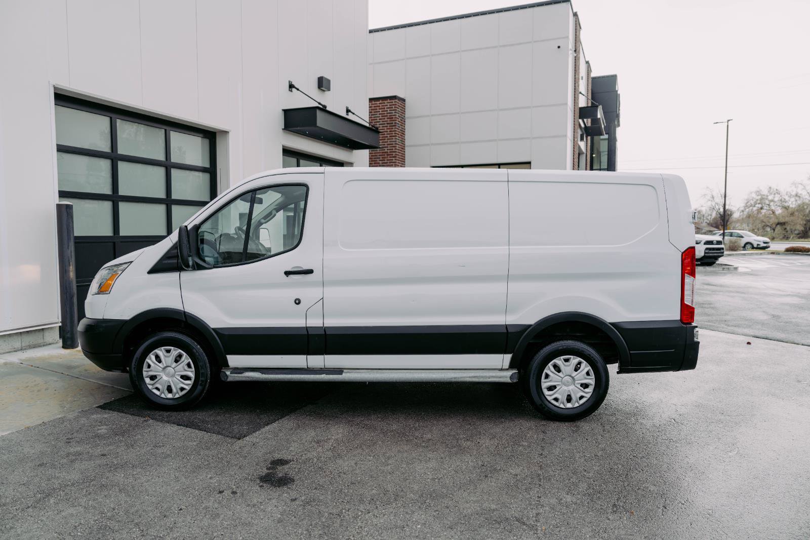 Used 2019 Ford Transit 250 130 Low Roof w/ Exterior Upgrade Package image 4