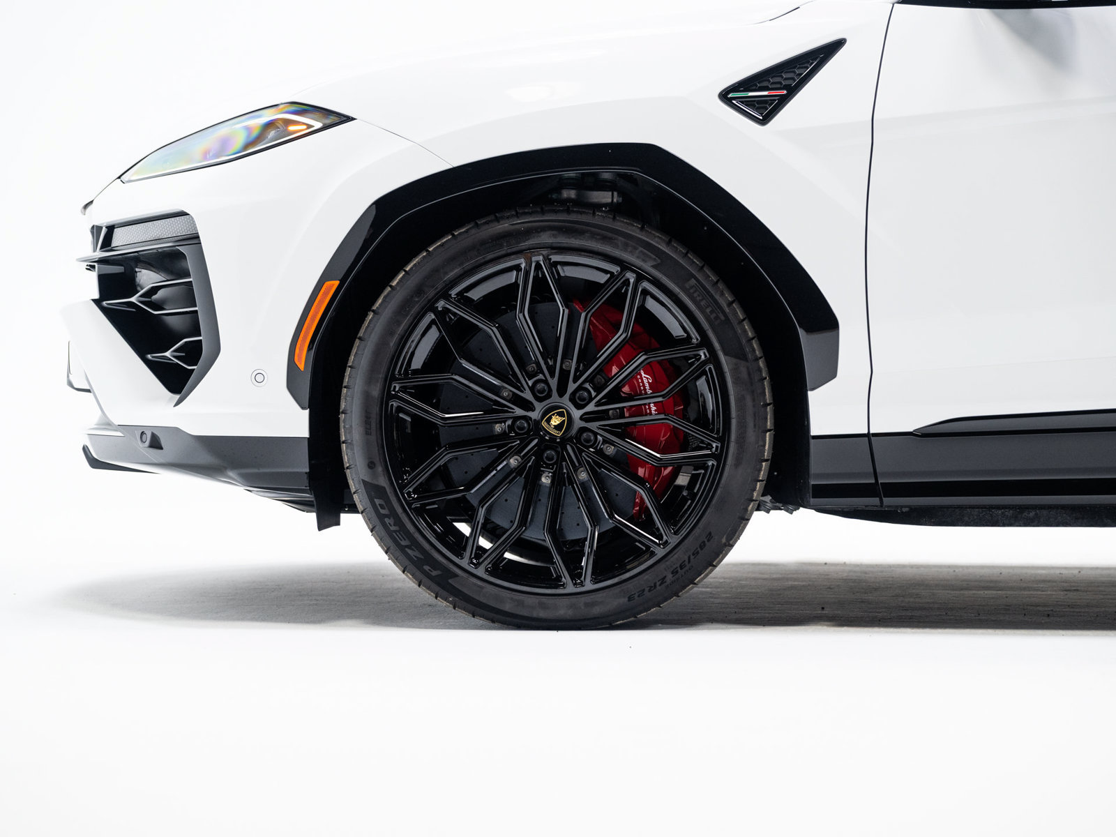 Used 2025 Lamborghini Urus SE AWD/4WD image 9