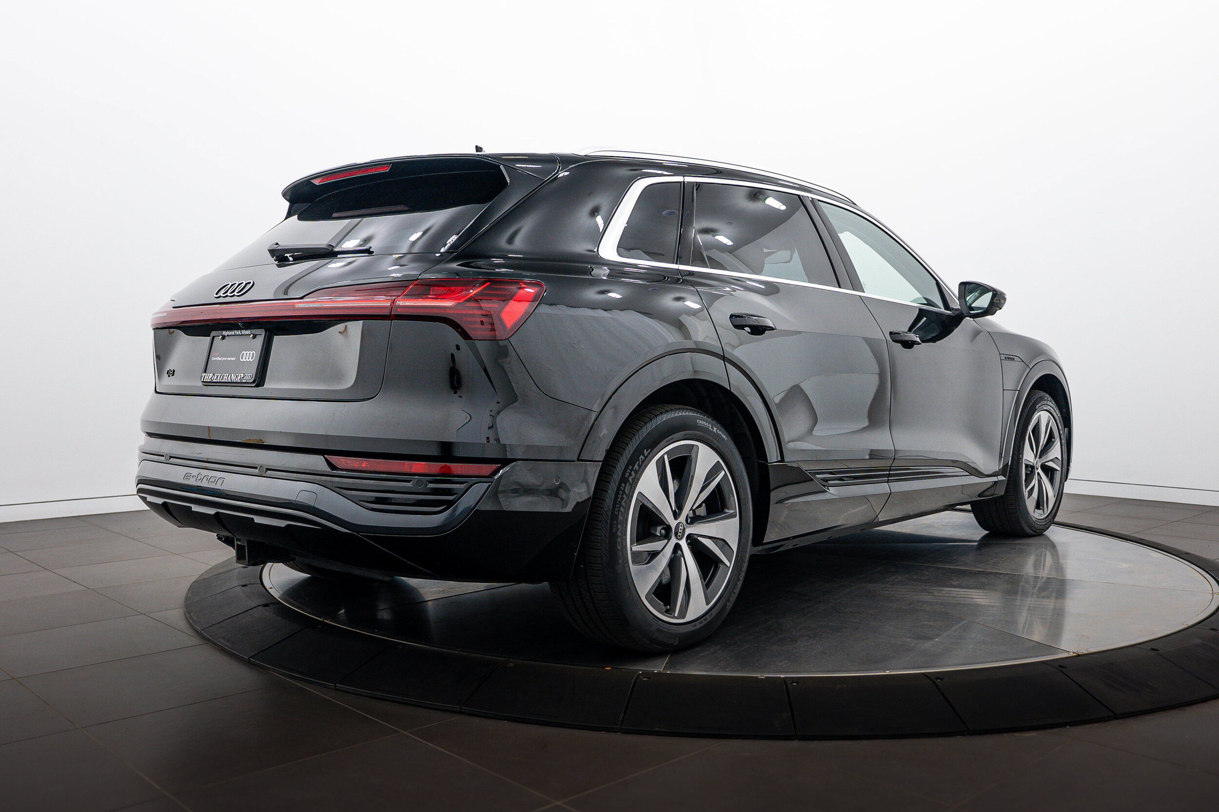Certified 2024 Audi Q8 e-tron Premium Plus w/ Premium Plus Package AWD/4WD image 4