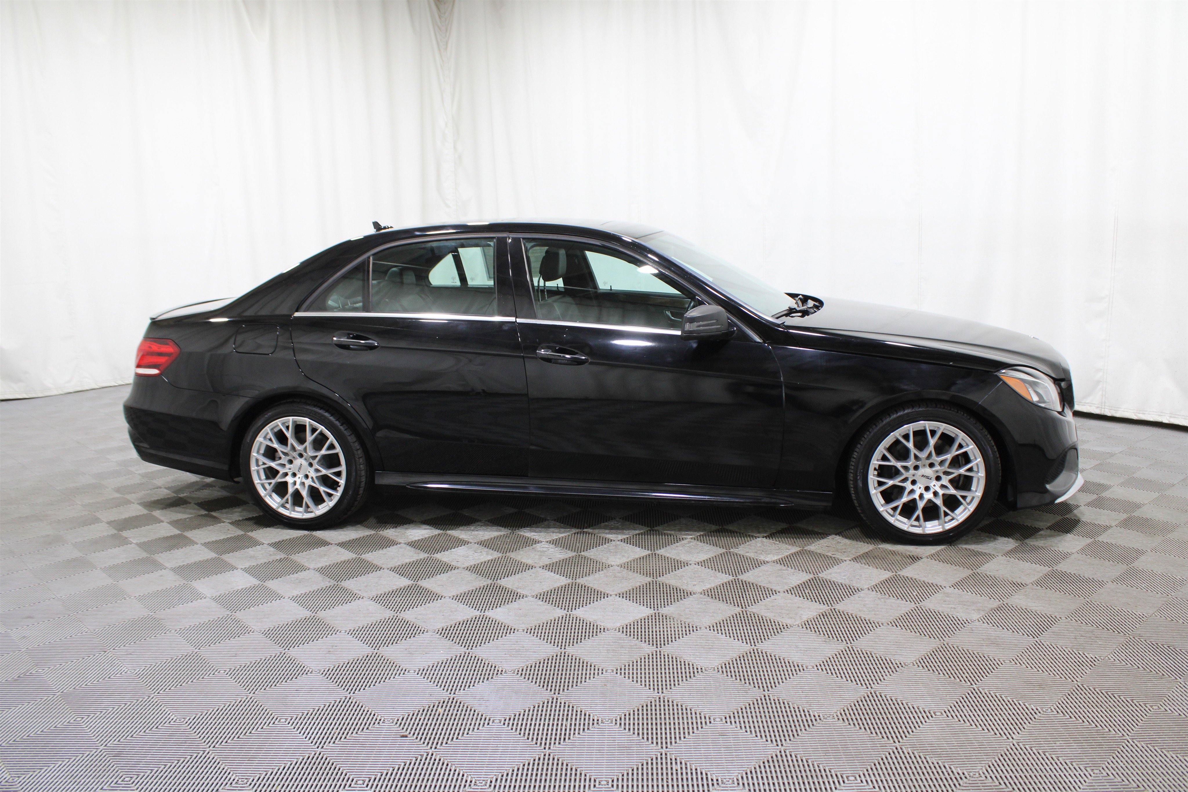Used 2015 Mercedes-Benz E 350 4MATIC Sedan image 28