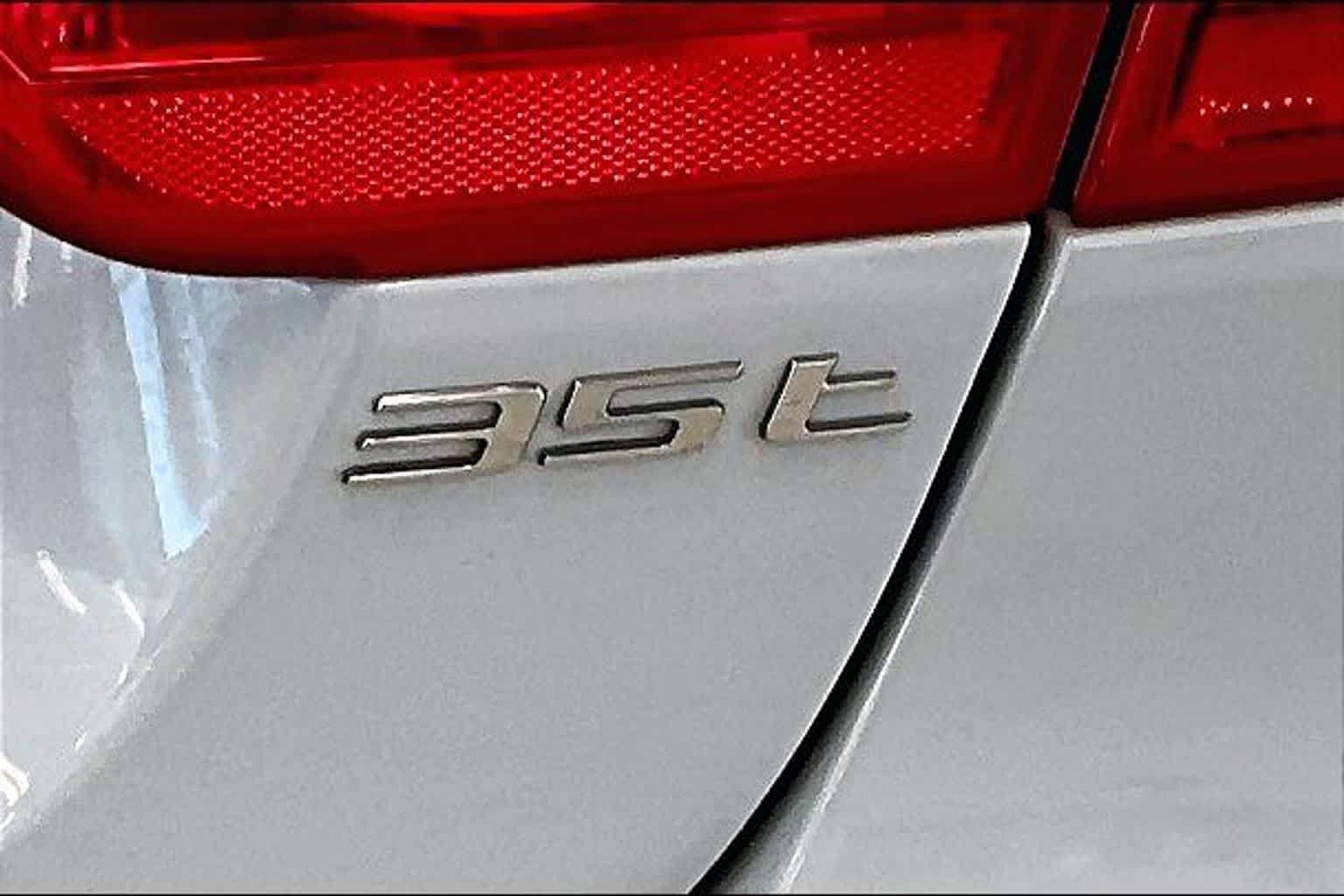 Used 2018 Jaguar XE Portfolio RWD image 9