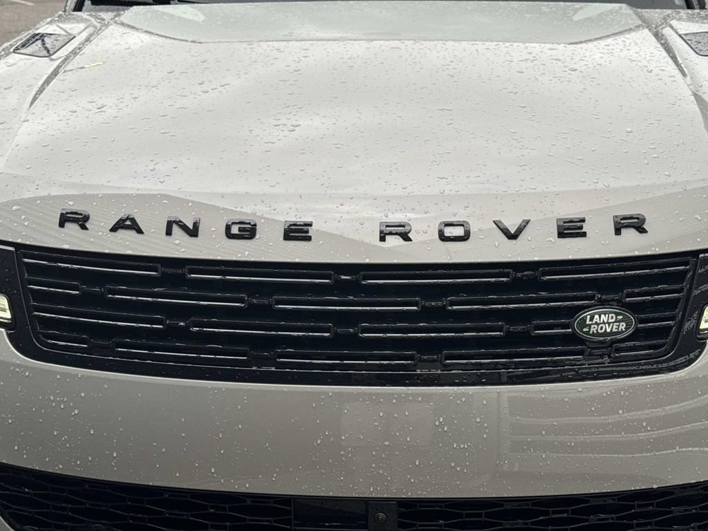 New 2026 Land Rover Range Rover Sport Dynamic SE AWD/4WD image 11