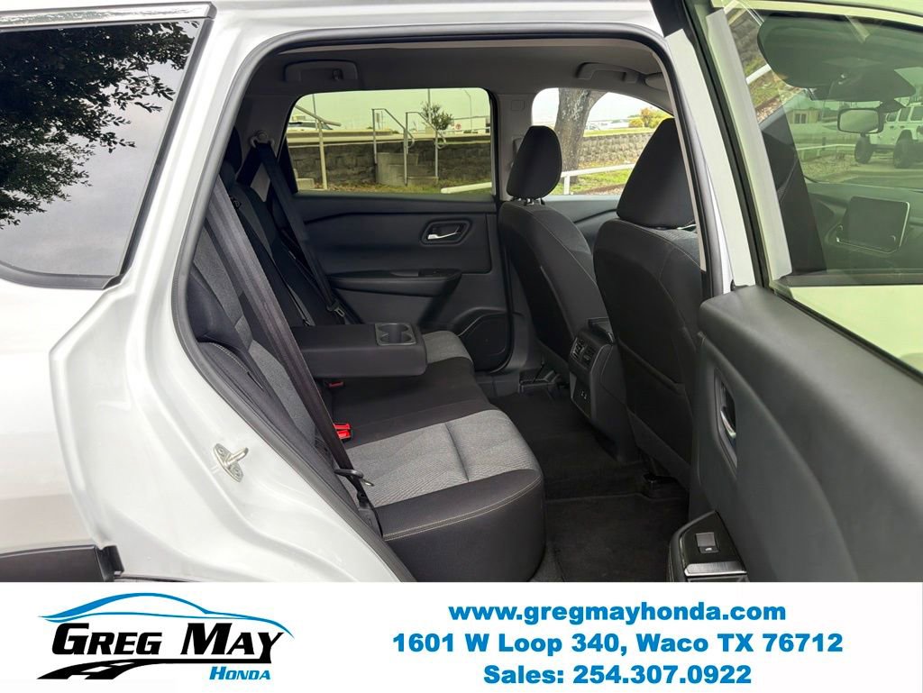 Used 2025 Nissan Rogue SV FWD image 28