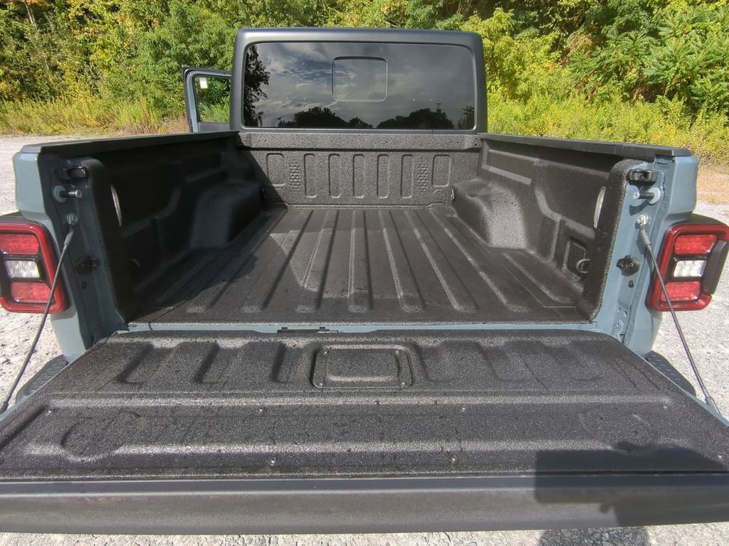 New 2025 Jeep Gladiator Willys image 23
