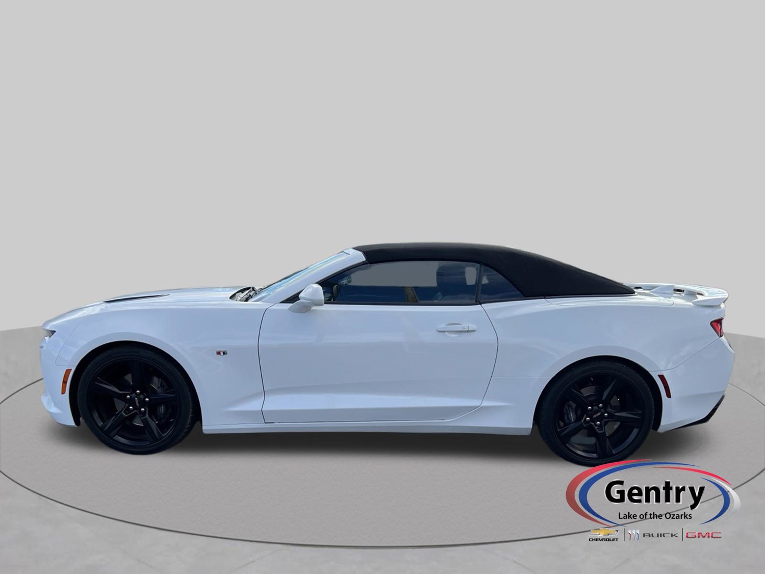 Used 2018 Chevrolet Camaro SS RWD image 2