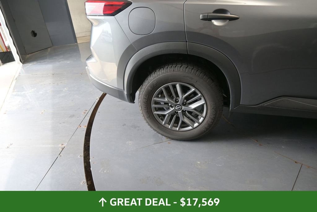 Used 2024 Nissan Rogue S FWD image 19