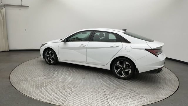 Used 2022 Hyundai Elantra Limited w/ Preferred Accessory Package FWD image 6