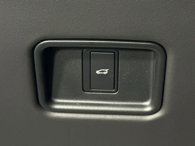 Certified 2026 Land Rover Range Rover SE image 39