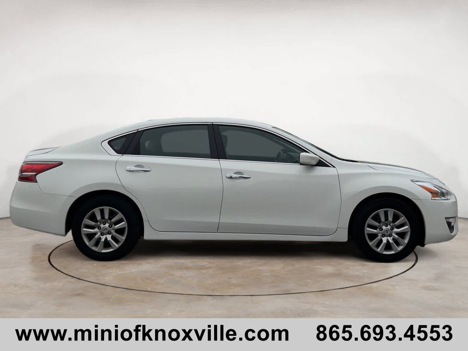Used 2015 Nissan Altima 2.5 S w/ Power Driver Seat Package FWD image 2