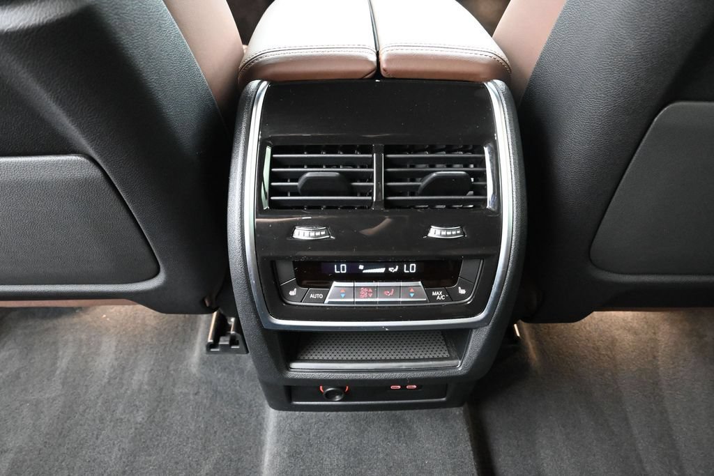 Used 2023 BMW X7 M60i w/ Executive Package AWD/4WD image 18