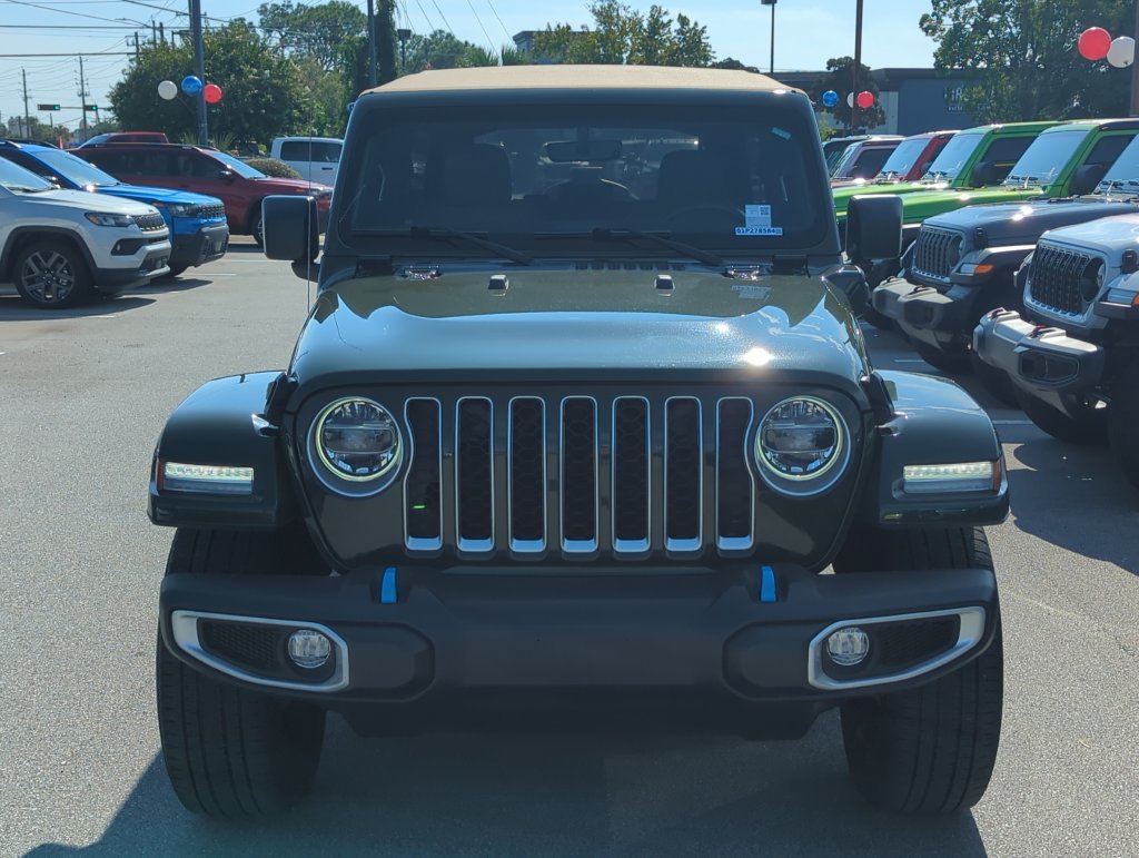 Used 2022 Jeep Wrangler Unlimited Sahara AWD/4WD image 9