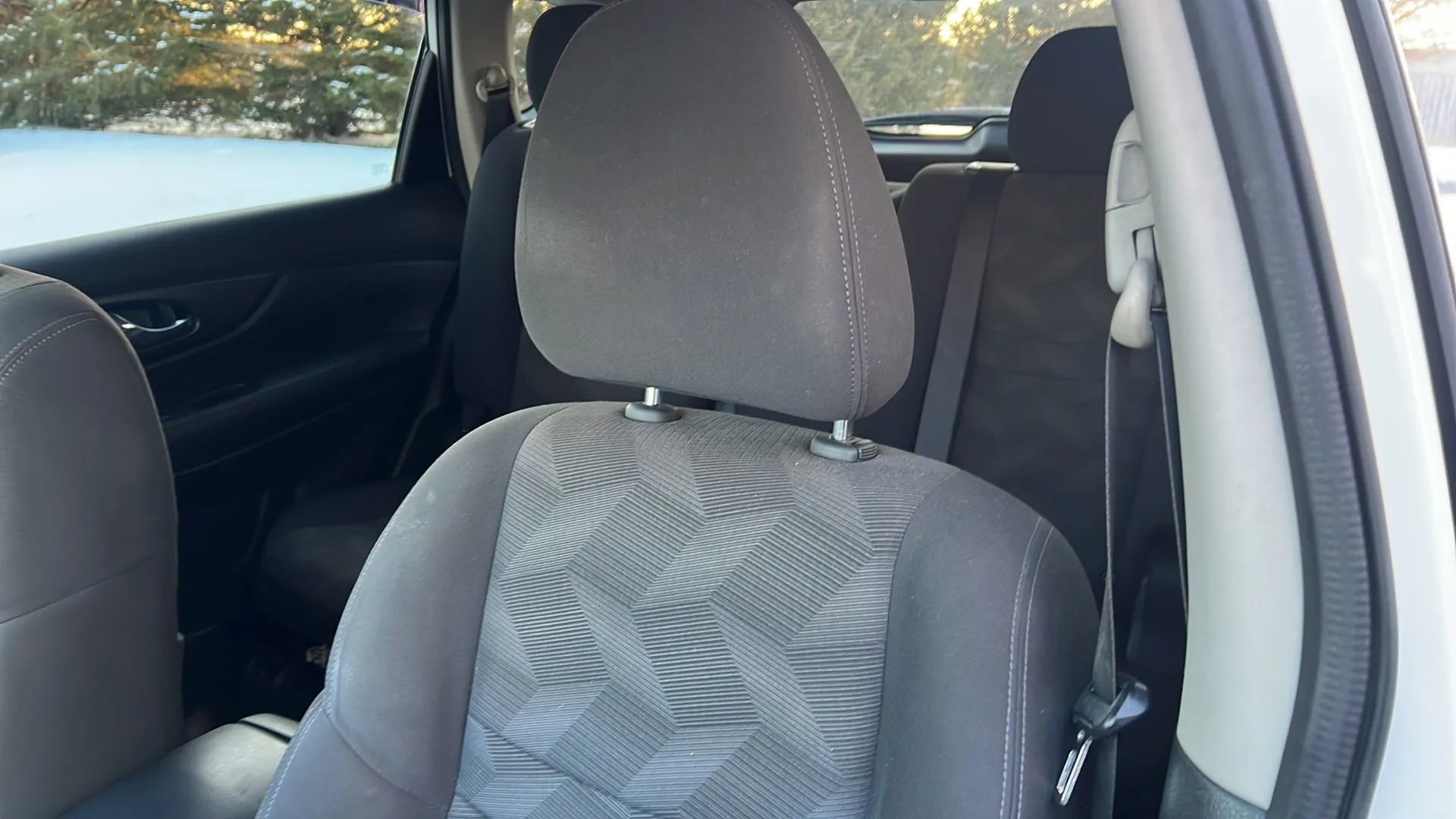 Used 2016 Nissan Rogue SV image 11