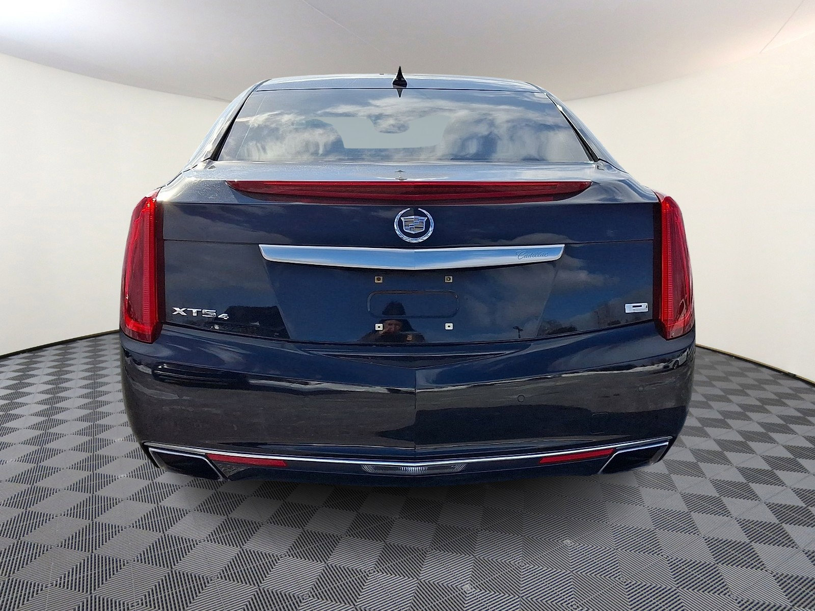 Used 2013 Cadillac XTS Platinum image 3