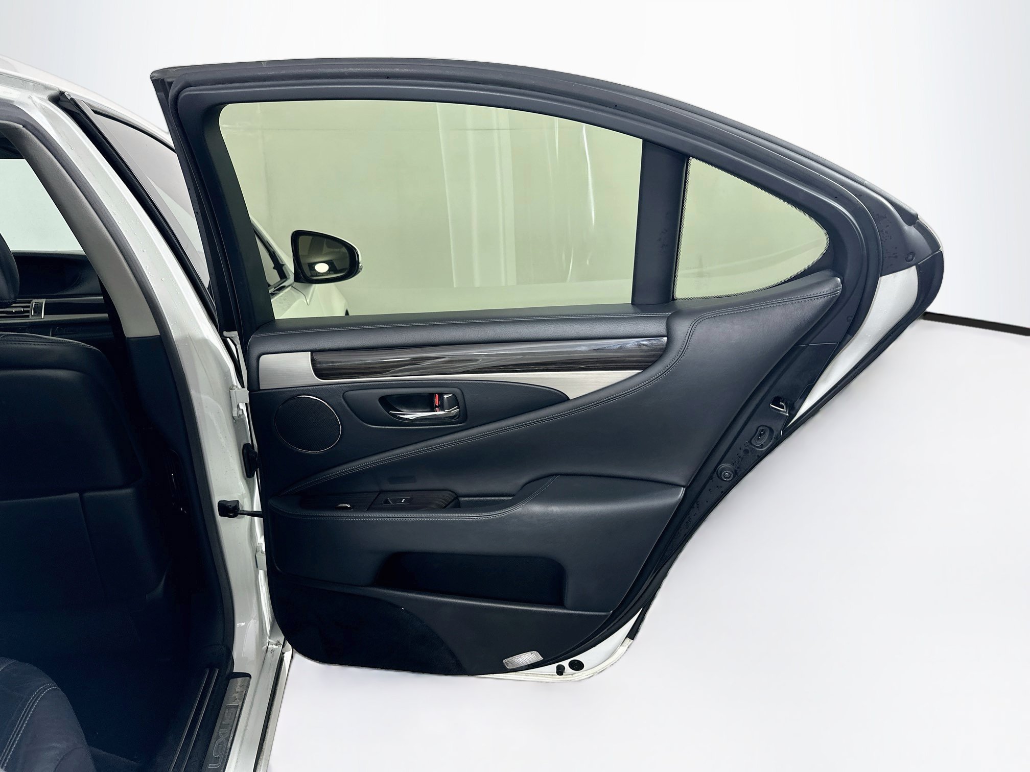 Used 2014 Lexus LS 460 w/ Comfort Package RWD image 31