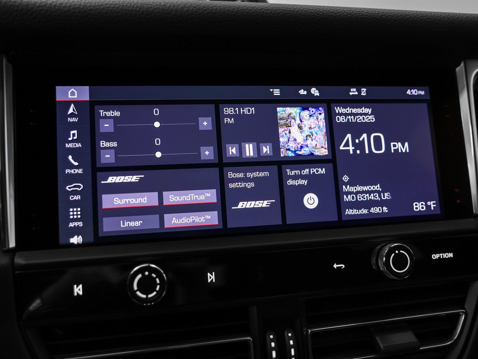 Certified 2025 Porsche Macan image 32