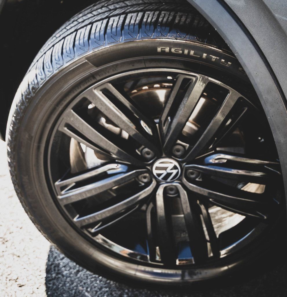 Used 2022 Volkswagen Tiguan SE R-Line image 23