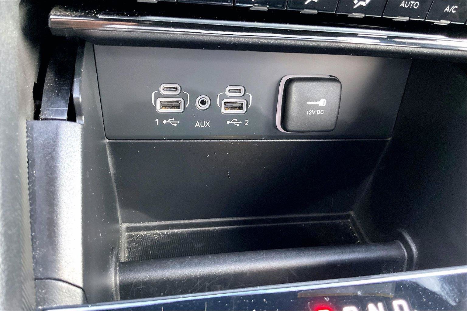 Used 2025 Jeep Grand Cherokee Laredo X AWD/4WD image 30