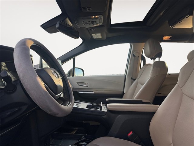 Used 2021 Toyota Sienna XLE image 9