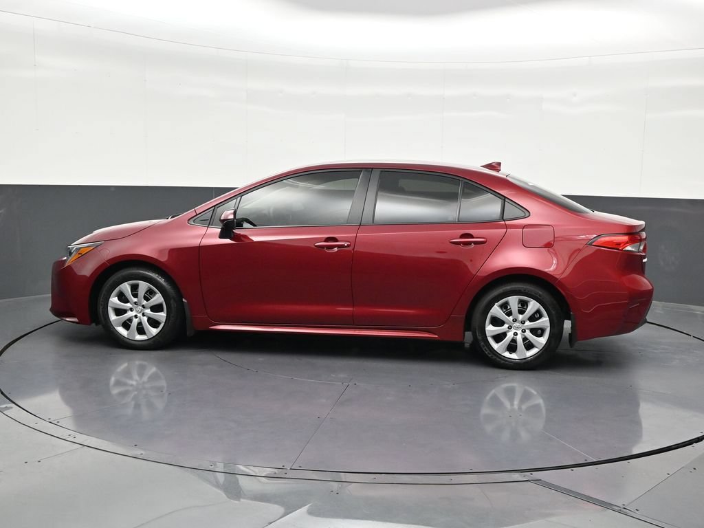 Used 2025 Toyota Corolla LE FWD image 2