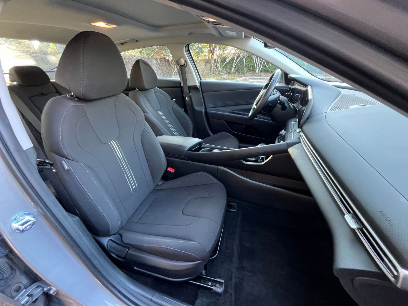 Used 2025 Hyundai Elantra SEL image 34