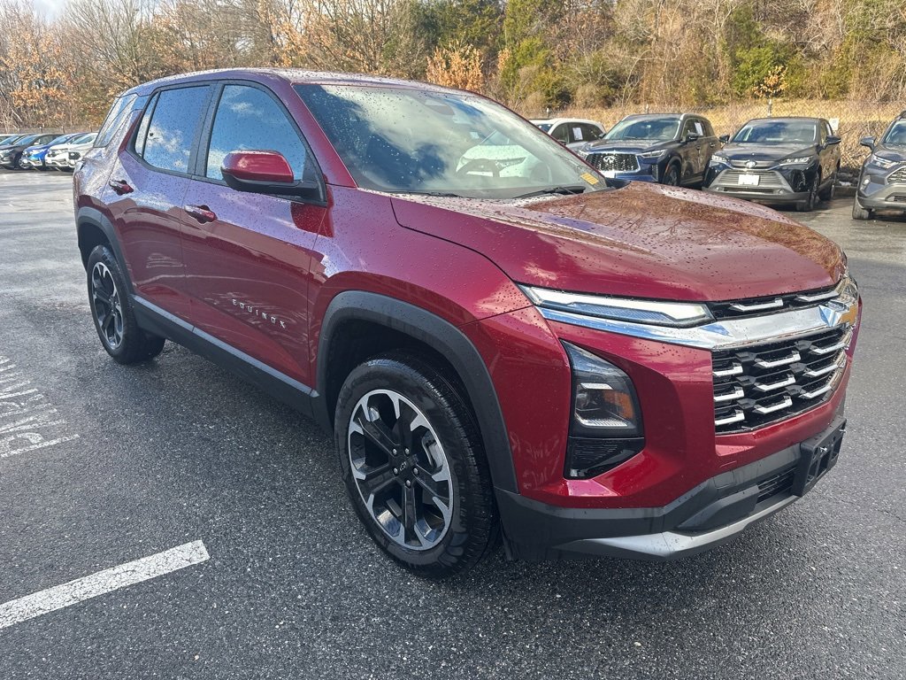 Used 2025 Chevrolet Equinox LT image 3