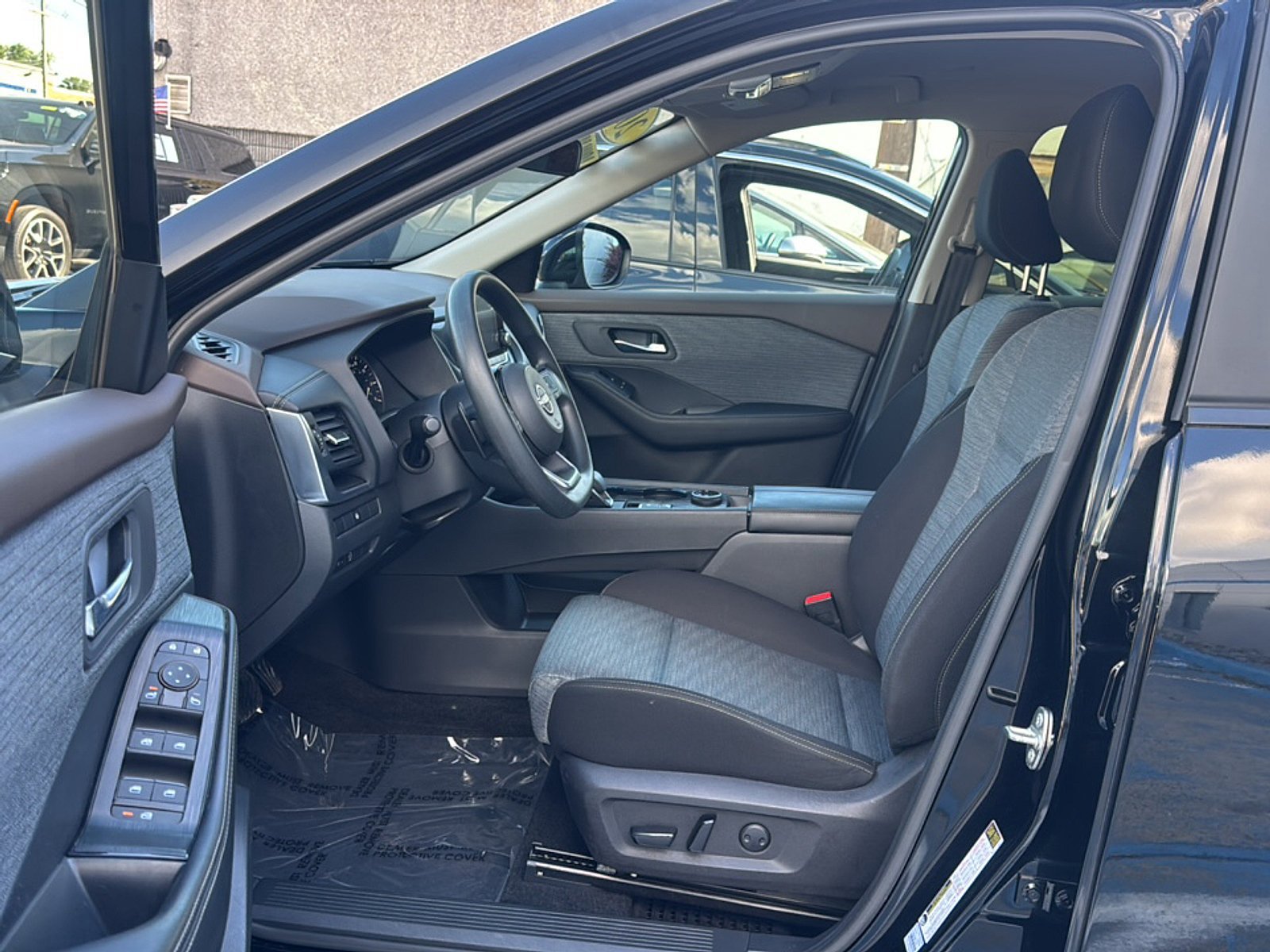 Used 2023 Nissan Rogue SV AWD/4WD image 12