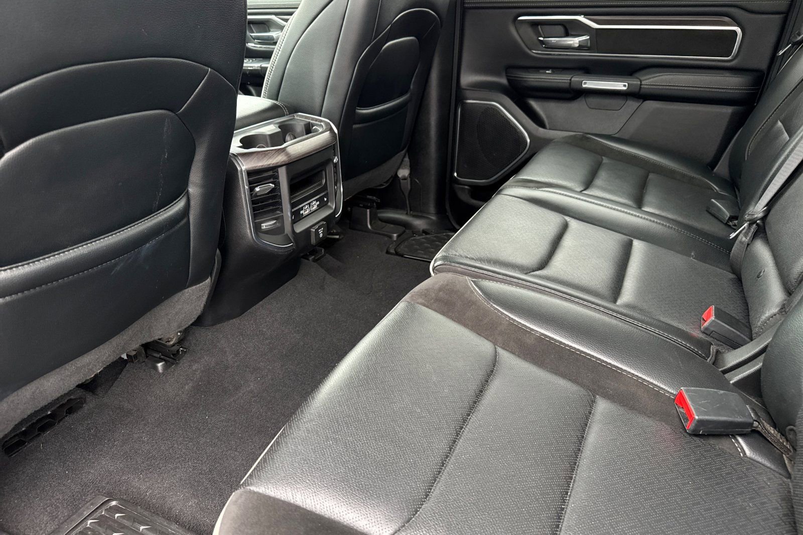 Used 2025 RAM 1500 Laramie AWD/4WD image 14