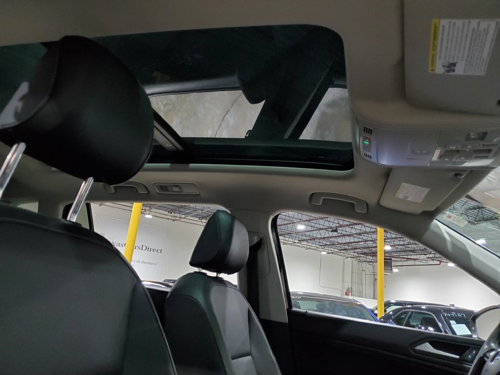 Used 2020 Volkswagen Tiguan SEL FWD image 15