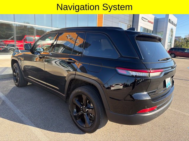 Used 2024 Jeep Grand Cherokee Limited w/ Black Appearance Package AWD/4WD image 8