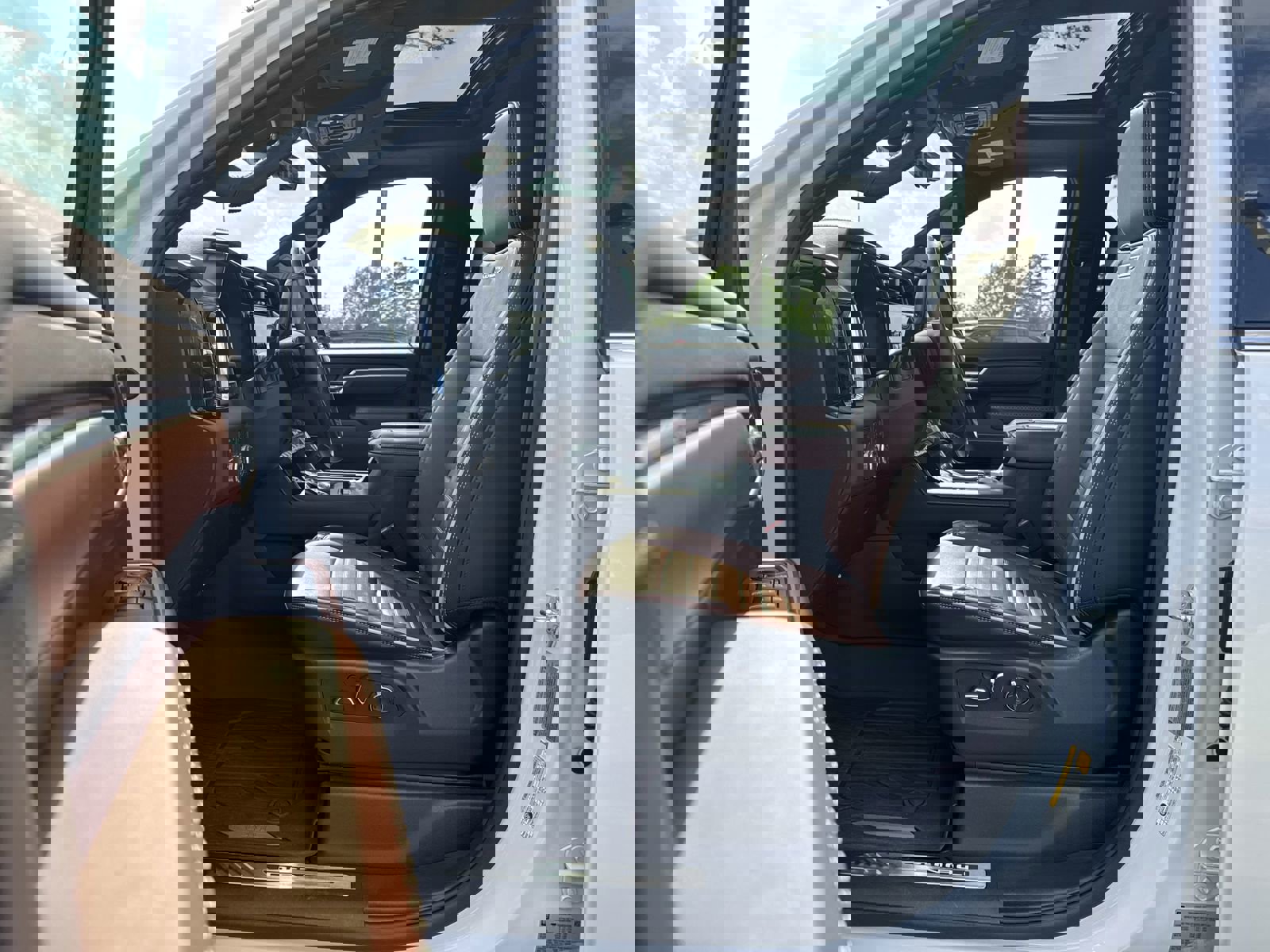 Used 2025 GMC Sierra 2500 Denali Ultimate image 16