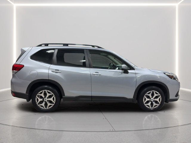 Used 2022 Subaru Forester Premium AWD/4WD image 6