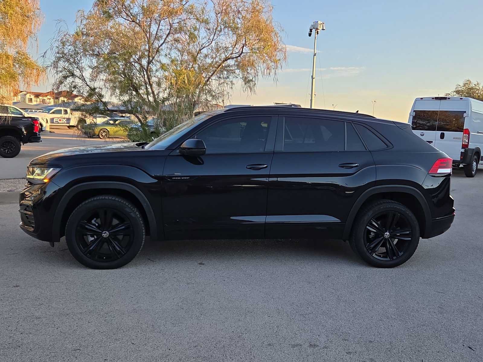 Used 2023 Volkswagen Atlas Cross Sport SEL R-Line AWD/4WD image 5