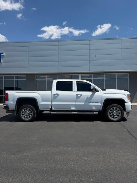 Used 2017 GMC Sierra 2500 Denali w/ Duramax Plus Package AWD/4WD image 1