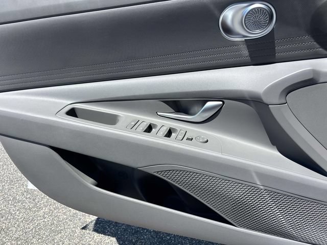 Certified 2025 Hyundai Elantra SE FWD image 15