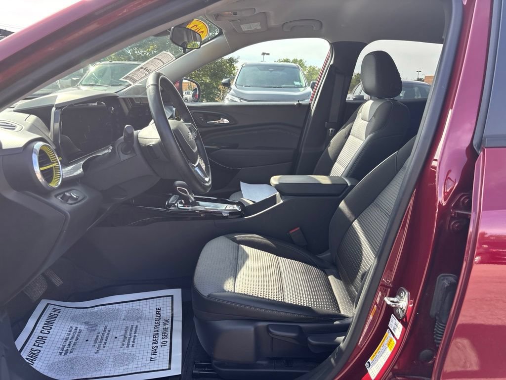 Used 2024 Chevrolet Trax LT w/ Driver Confidence Package FWD image 18