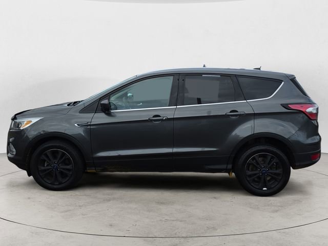 Used 2017 Ford Escape SE image 2