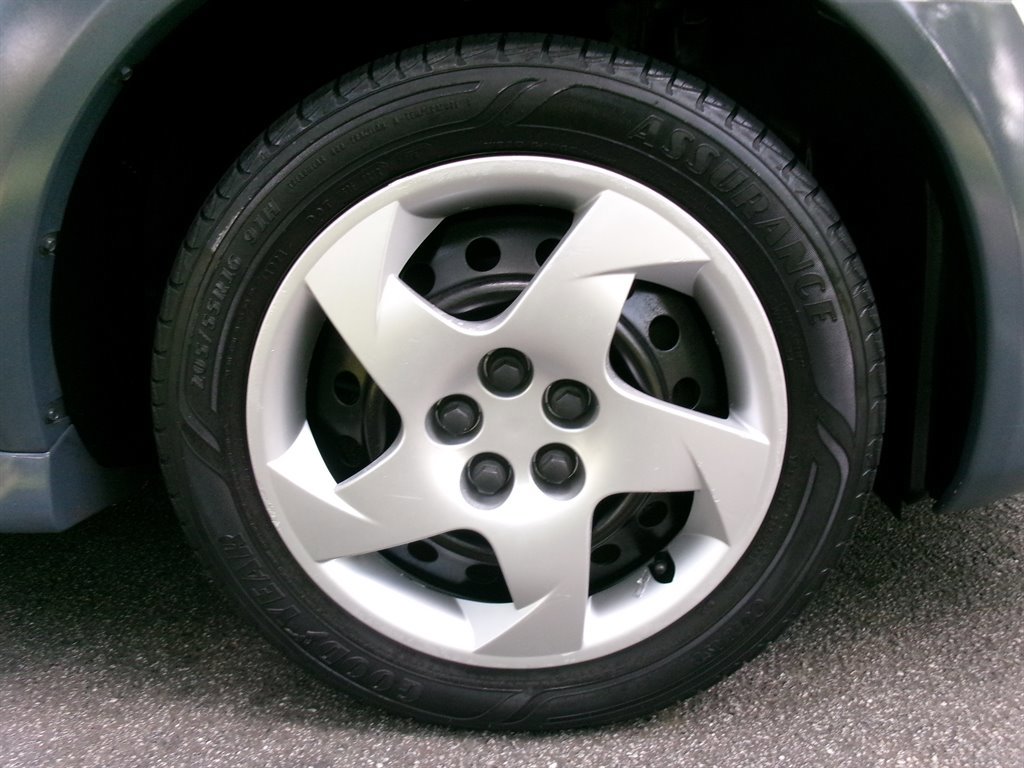 Used 2005 Pontiac Vibe w/ Power Group Value Package FWD image 34