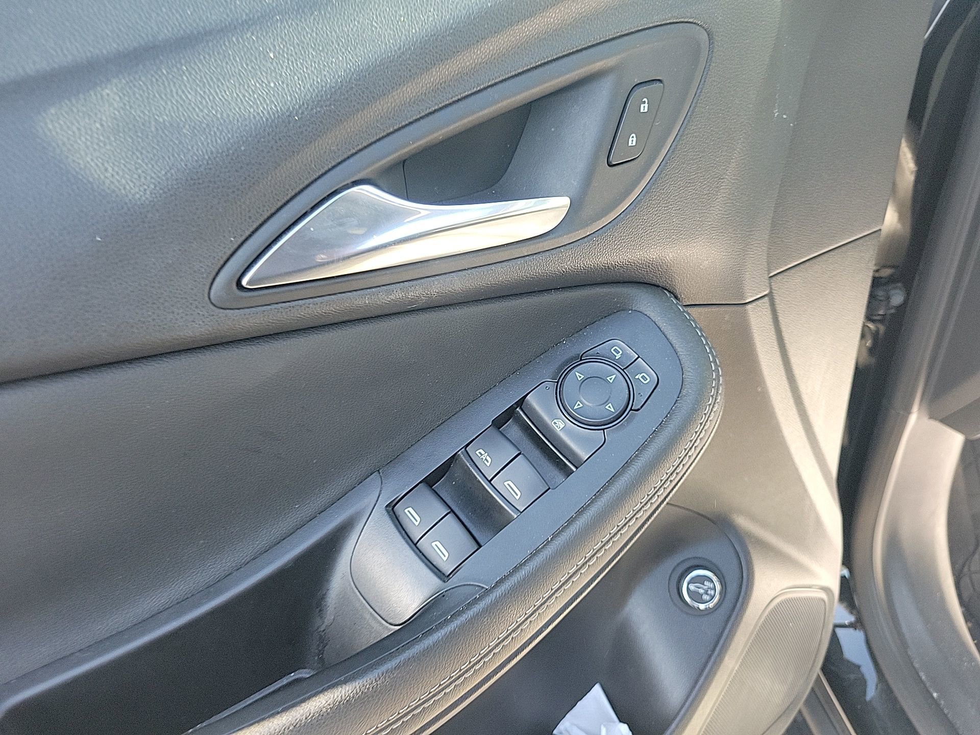 Used 2023 Buick Encore GX Select w/ Sport Touring Package image 23