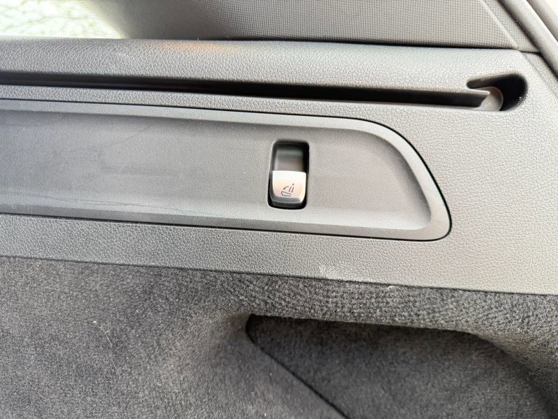 Used 2019 Mercedes-Benz GLC 300 4MATIC image 34