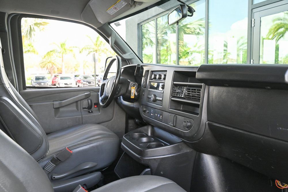 Used 2022 Chevrolet Express 3500 Extended w/ Driver Convenience Package image 18