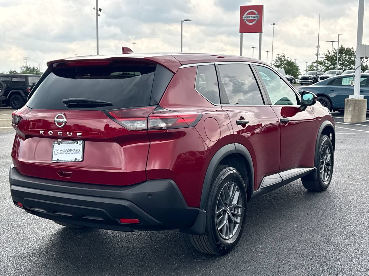 Used 2021 Nissan Rogue S FWD image 2