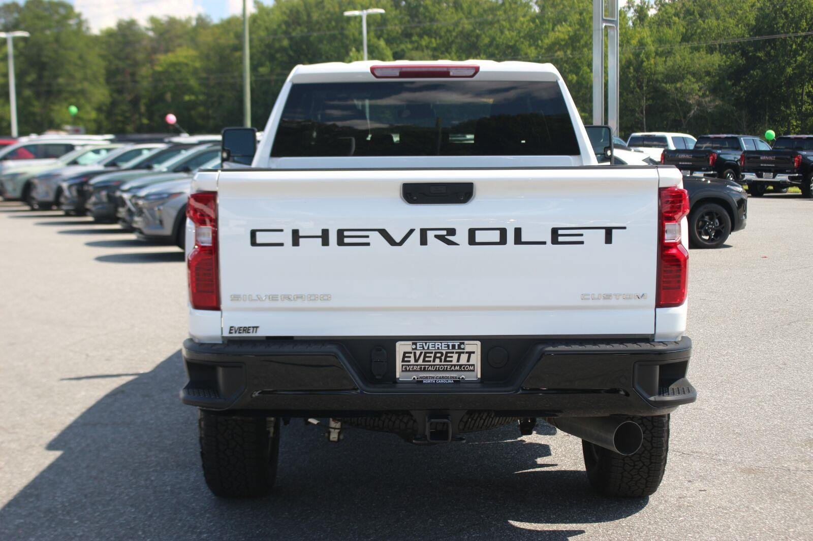 Used 2026 Chevrolet Silverado 2500 Custom w/ Custom Value Package AWD/4WD image 6