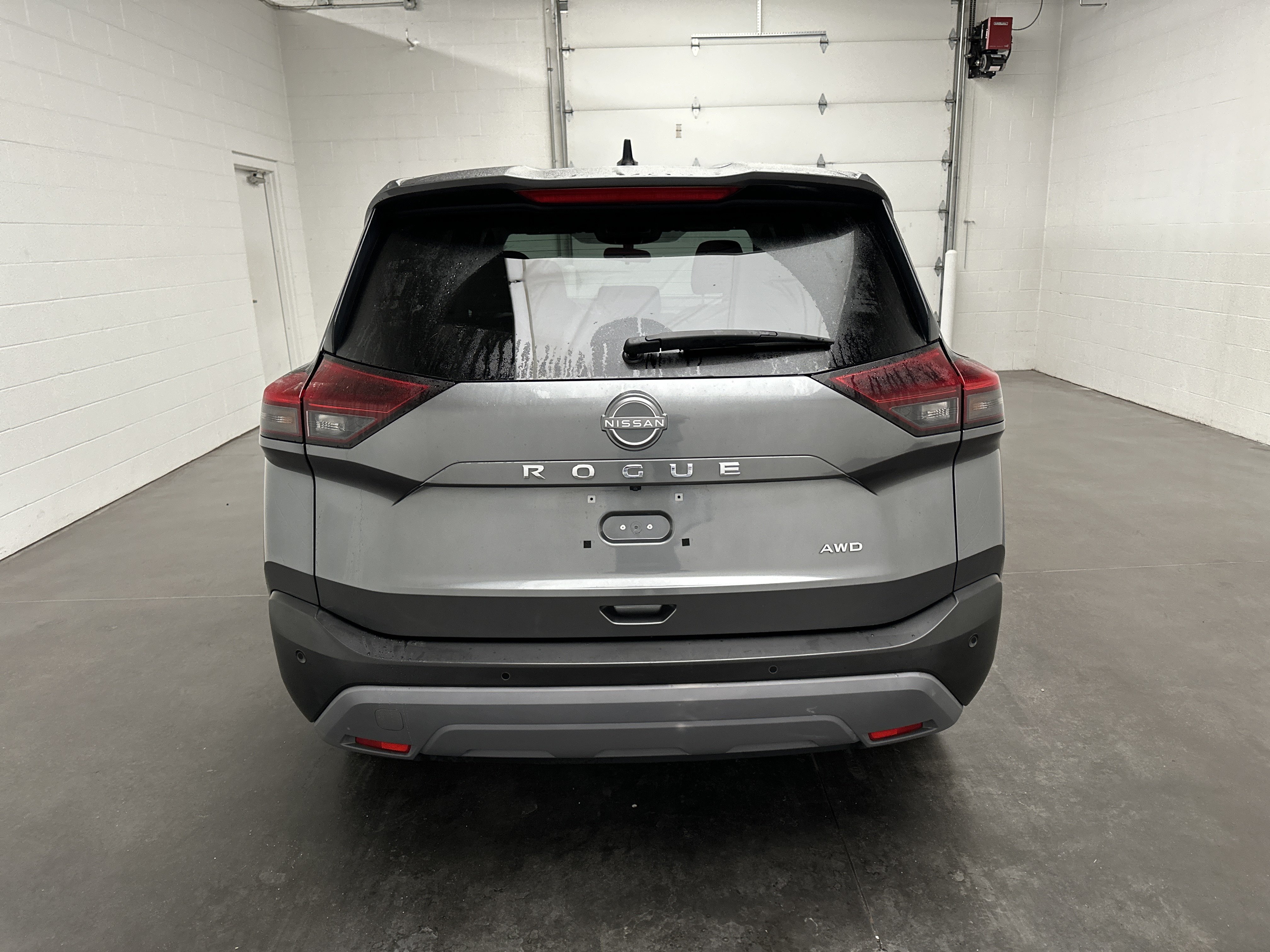 Used 2023 Nissan Rogue S AWD/4WD image 8