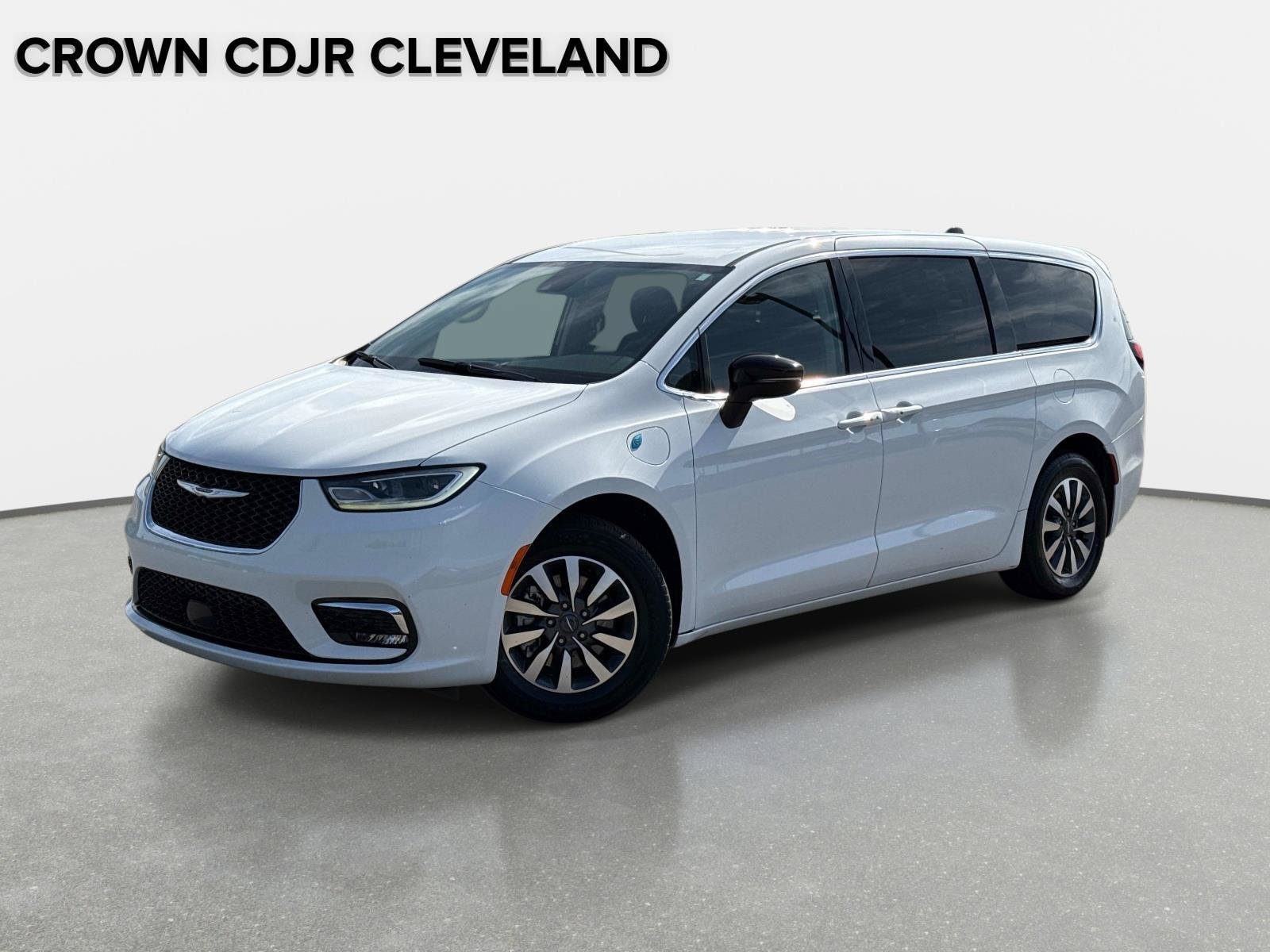 Used 2024 Chrysler Pacifica Limited FWD image 1