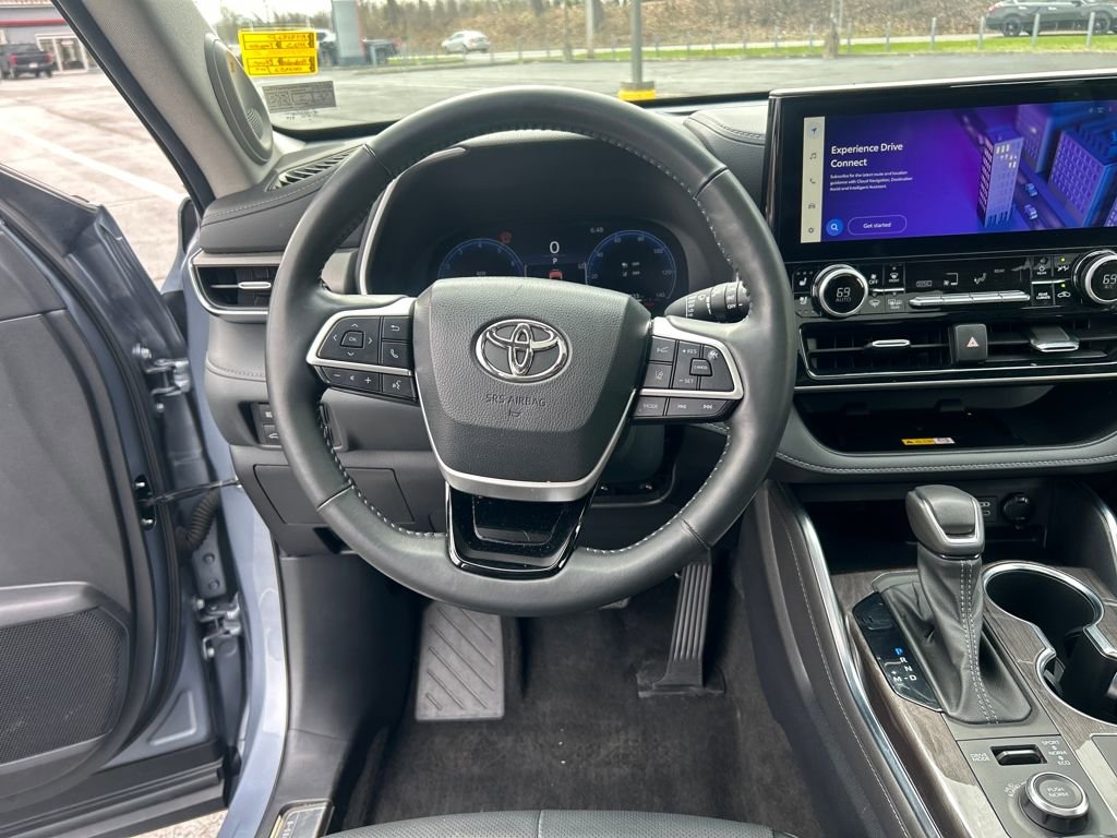 Used 2023 Toyota Highlander Limited image 23