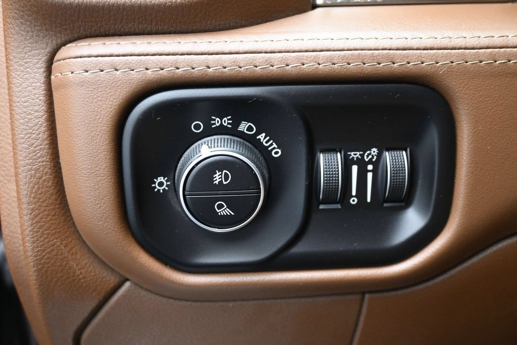 Used 2022 RAM 2500 Limited AWD/4WD image 11
