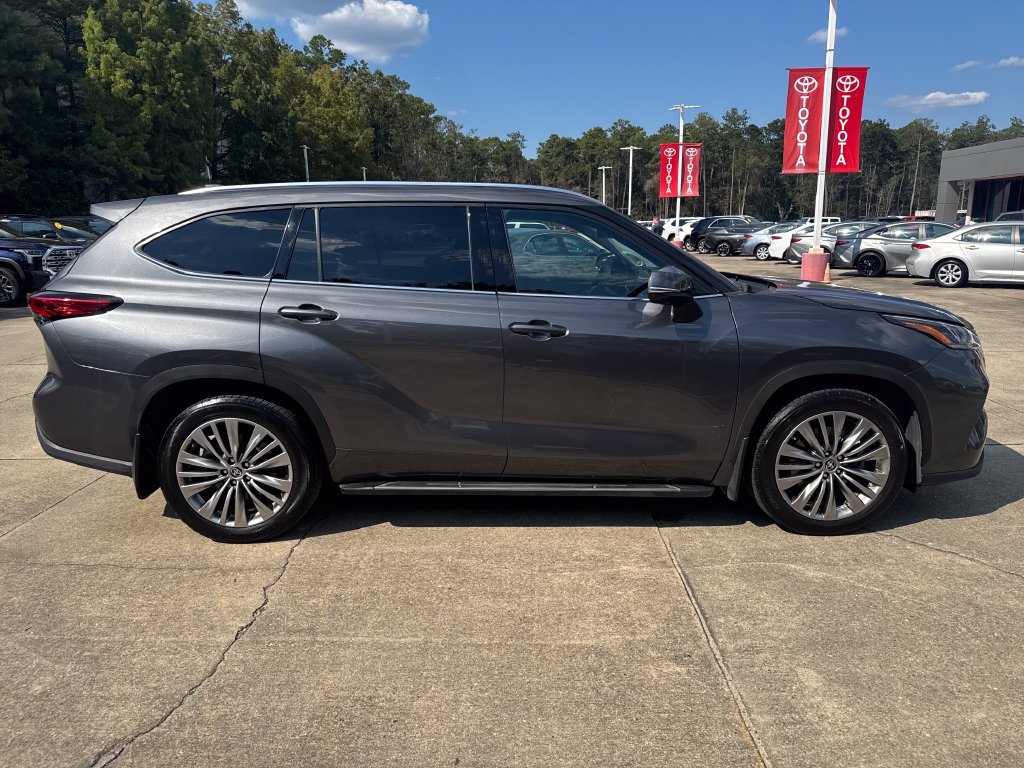 Certified 2021 Toyota Highlander Platinum AWD/4WD image 8